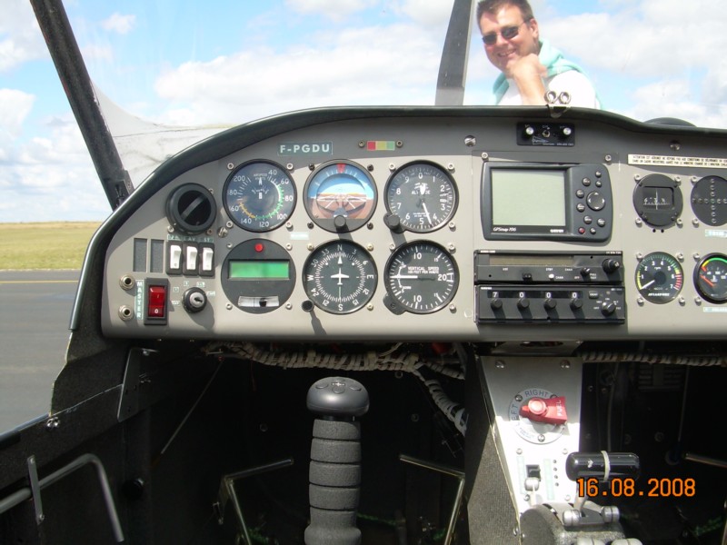 Cockpit MCR-4S (1)