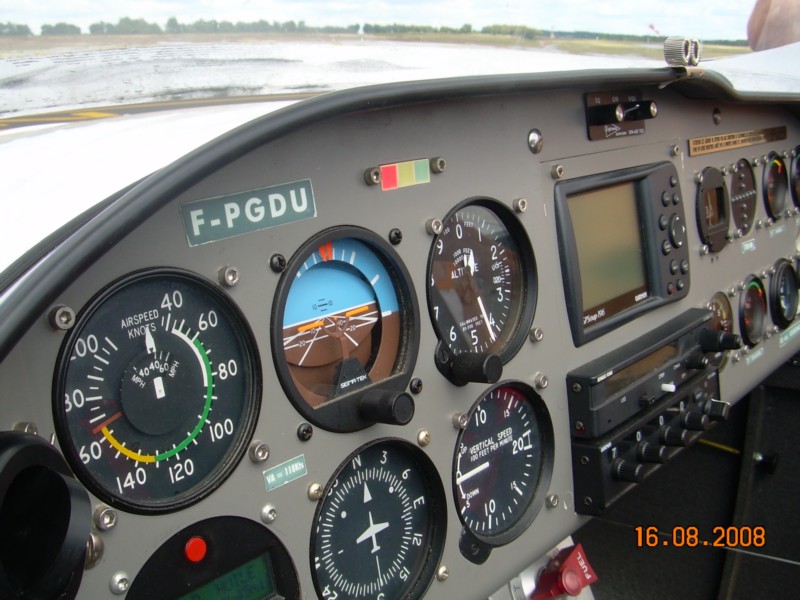 Cockpit MCR-4S (2)
