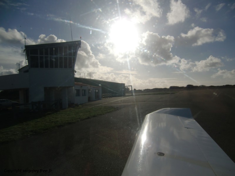 L'île d'Yeu - airport - 081011 (1)_C.JPG
